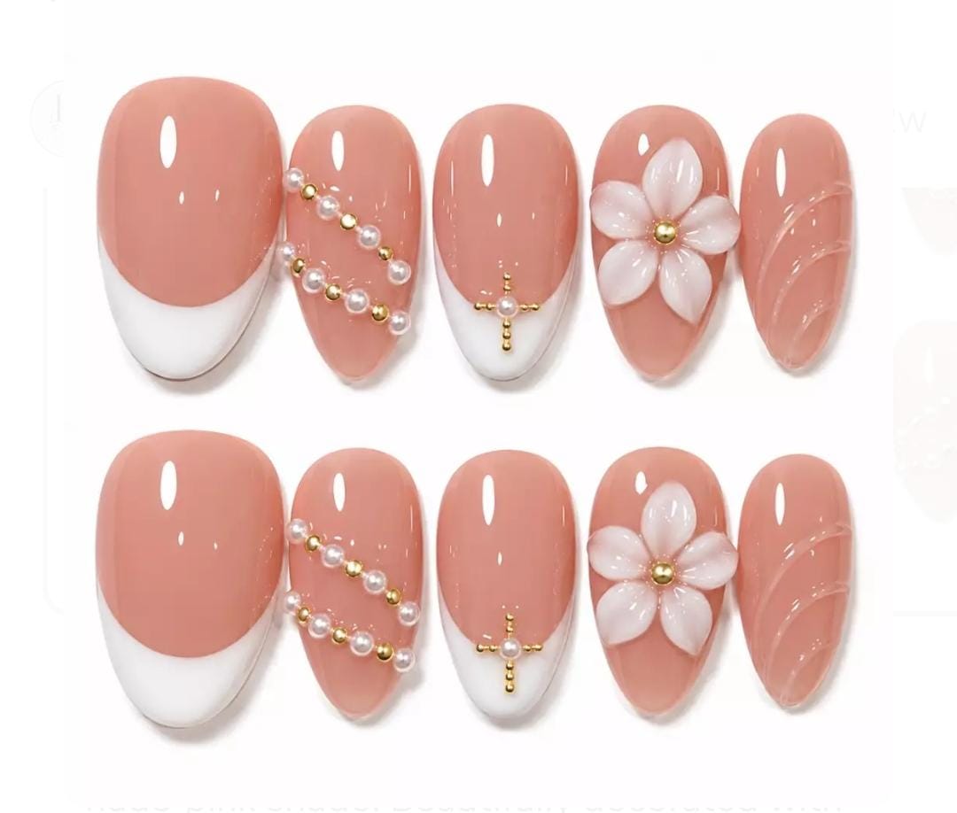 Elegant set of 10 short press-on nails with a glossy French manicure design in a natural nude-pink shade. Beautifully decorated with delicate white flowers, pearls, and gold-tone accents. Handmade with a smooth finish, perfect for everyday wear, parties, 